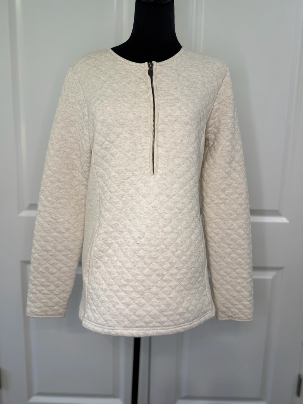 Orvis Women’s Oatmeal Quilted Quarter Zip Pullover in Size Small